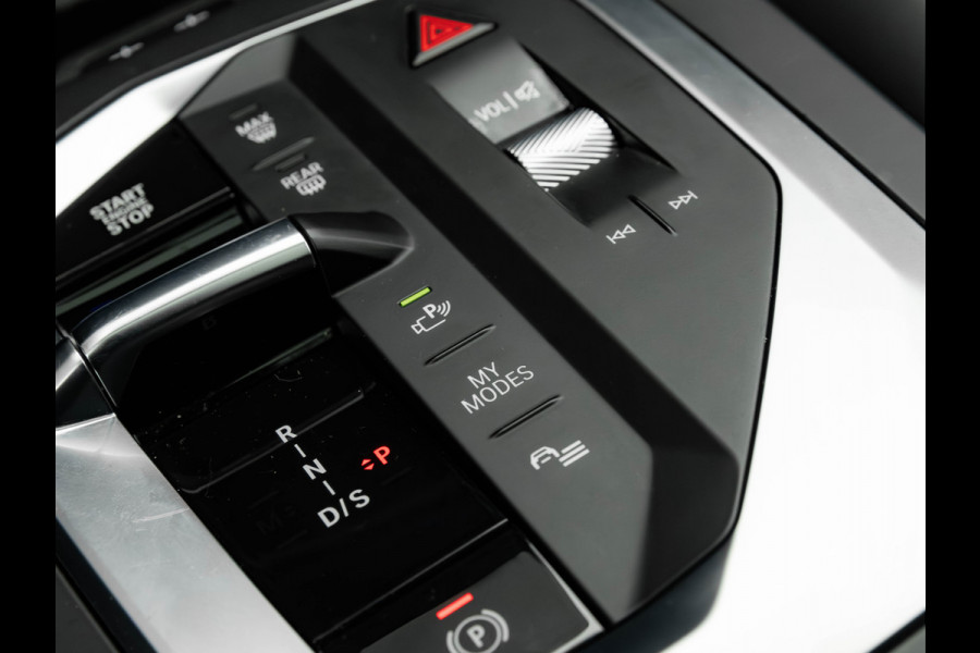 BMW 1-serie M135 xDrive - Pano - Driving Ass - Harman Kardon - Camera