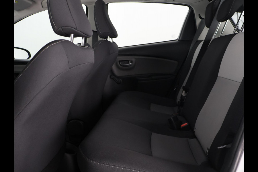 Toyota Yaris 1.5 HYBRIDE ASPIRATION 1e EIGENAAR AUTOMAAT FULL NAV. CAMERA . ELEKTRISCHE RAMEN . BLUETOOTH . CRUISE CONTROL