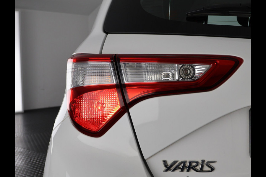 Toyota Yaris 1.5 HYBRIDE ASPIRATION 1e EIGENAAR AUTOMAAT FULL NAV. CAMERA . ELEKTRISCHE RAMEN . BLUETOOTH . CRUISE CONTROL