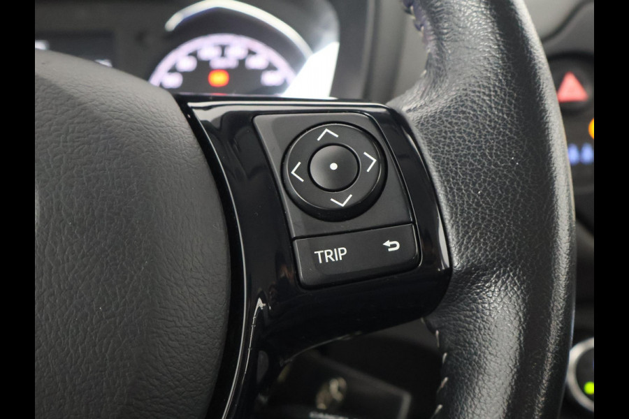Toyota Yaris 1.5 HYBRIDE ASPIRATION 1e EIGENAAR AUTOMAAT FULL NAV. CAMERA . ELEKTRISCHE RAMEN . BLUETOOTH . CRUISE CONTROL