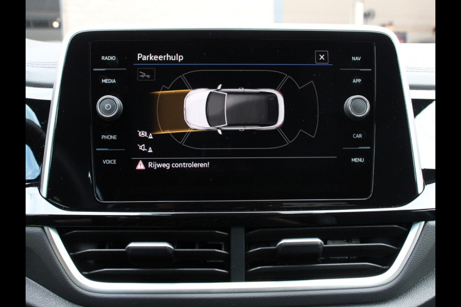 Volkswagen T-Roc Cabrio 1.5 TSI 150pk DSG R-Line | Navigatie | Apple Carpaly/Android Auto | Parkeersensoren | Camera | Adaptive Cruise Control | Stoelverwarming | Climate Control