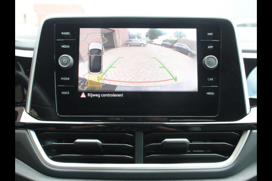 Volkswagen T-Roc Cabrio 1.5 TSI 150pk DSG R-Line | Navigatie | Apple Carpaly/Android Auto | Parkeersensoren | Camera | Adaptive Cruise Control | Stoelverwarming | Climate Control