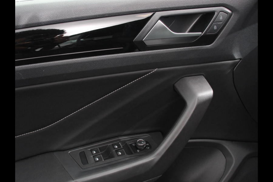 Volkswagen T-Roc Cabrio 1.5 TSI 150pk DSG R-Line | Navigatie | Apple Carpaly/Android Auto | Parkeersensoren | Camera | Adaptive Cruise Control | Stoelverwarming | Climate Control