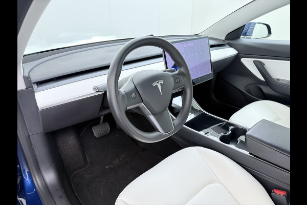 Tesla Model 3 RWD Plus 325PK SOH 91% Lmv 19" Ivoor kleurig Leder 3 AutoPilot Panoramadak Adaptive.Cruise Camera's Elektr.Stuur+Stoelen+Spiegel Navi Ecc Led ACC DAB Voorverwarmen en Keyless via App One-Pedal-Drive 1e Eigenaar Origineel Nederlandse Auto
