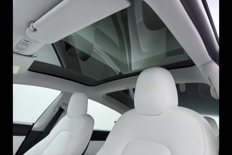 Tesla Model 3 RWD Plus 325PK SOH 91% Lmv 19" Ivoor kleurig Leder 3 AutoPilot Panoramadak Adaptive.Cruise Camera's Elektr.Stuur+Stoelen+Spiegel Navi Ecc Led ACC DAB Voorverwarmen en Keyless via App One-Pedal-Drive 1e Eigenaar Origineel Nederlandse Auto