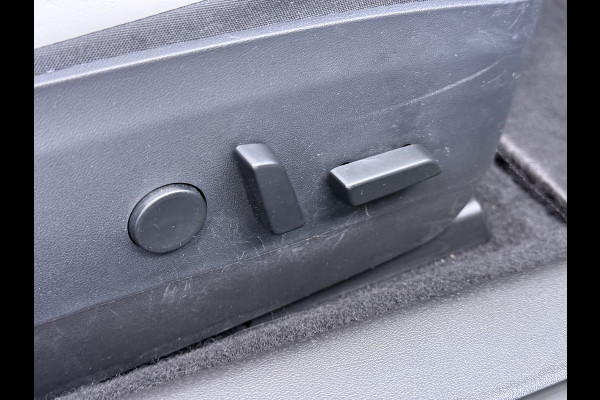 Tesla Model 3 RWD Plus 325PK SOH 91% Lmv 19" Ivoor kleurig Leder 3 AutoPilot Panoramadak Adaptive.Cruise Camera's Elektr.Stuur+Stoelen+Spiegel Navi Ecc Led ACC DAB Voorverwarmen en Keyless via App One-Pedal-Drive 1e Eigenaar Origineel Nederlandse Auto