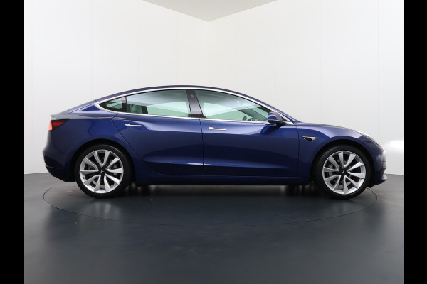 Tesla Model 3 RWD Plus 325PK SOH 91% Lmv 19" Ivoor kleurig Leder 3 AutoPilot Panoramadak Adaptive.Cruise Camera's Elektr.Stuur+Stoelen+Spiegel Navi Ecc Led ACC DAB Voorverwarmen en Keyless via App One-Pedal-Drive 1e Eigenaar Origineel Nederlandse Auto