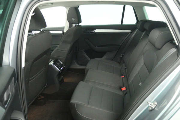 Škoda Superb Combi 1.4 TSI ACT Ambition Business (PANORAMADAK, STOELVERWARMING, ELEKTR STOELEN, NAVIGATIE CARPLAY, CRUISE CONTROL)