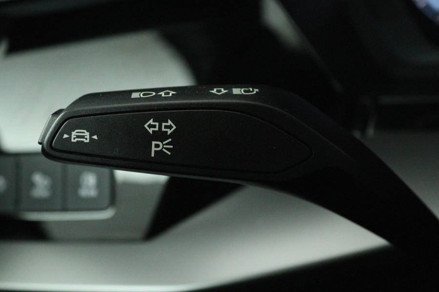 Audi A3 Sportback 30 TFSI Business edition (PARKEERSENSOREN, CRUISE CONTROL, NAVIGATIE, CARPLAY)