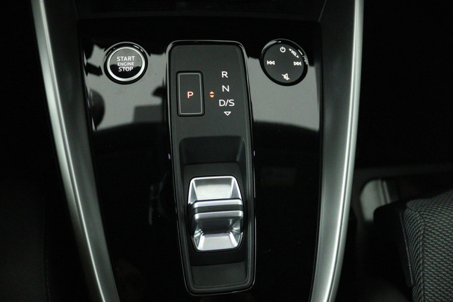 Audi A3 Sportback 30 TFSI Business edition (PARKEERSENSOREN, CRUISE CONTROL, NAVIGATIE, CARPLAY)