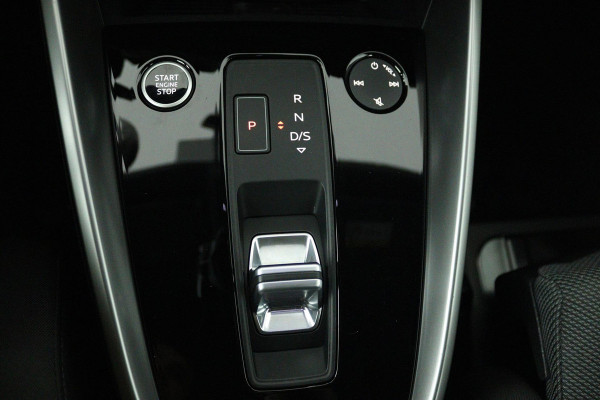 Audi A3 Sportback 30 TFSI Business edition (PARKEERSENSOREN, CRUISE CONTROL, NAVIGATIE, CARPLAY)