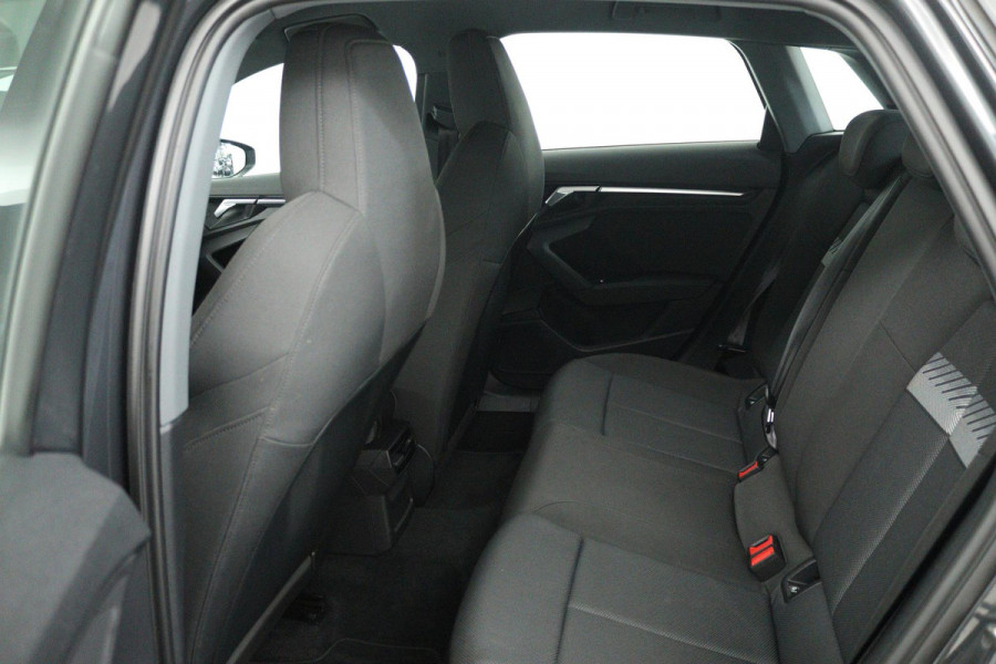 Audi A3 Sportback 30 TFSI Business edition (PARKEERSENSOREN, CRUISE CONTROL, NAVIGATIE, CARPLAY)