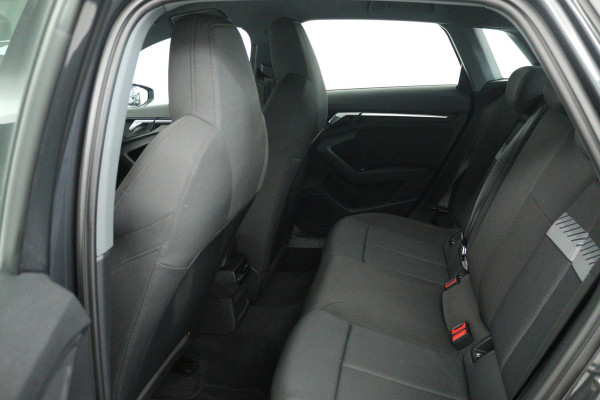 Audi A3 Sportback 30 TFSI Business edition (PARKEERSENSOREN, CRUISE CONTROL, NAVIGATIE, CARPLAY)