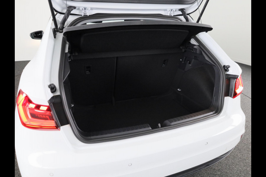 Audi A1 Sportback Advanced edition 25 TFSI 95 pk | Parkeerhulp plus | Automatische airco | Inklapbare buitenspiegels | Dak in contrast kleur |