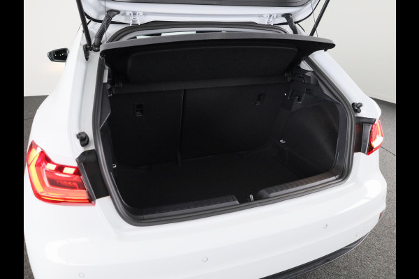 Audi A1 Sportback Advanced edition 25 TFSI 95 pk | Parkeerhulp plus | Automatische airco | Inklapbare buitenspiegels | Dak in contrast kleur |