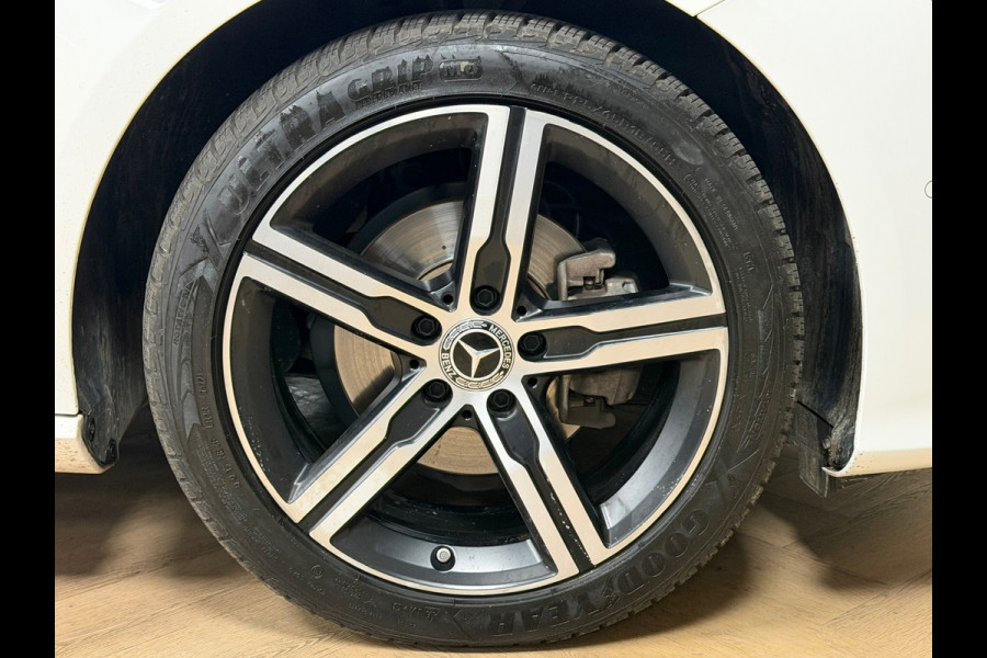 Mercedes-Benz CLA-Klasse CLA180 Business Solution Luxury AUT SFEERVERLICHTING NAVIGATIE STOELVERWARMING CAMERA CRUISE KEYLESS