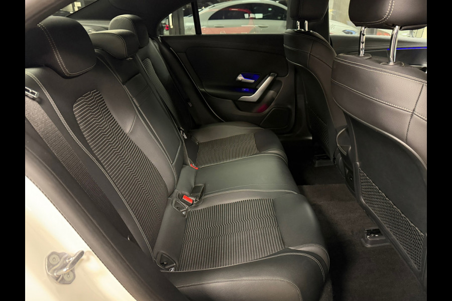 Mercedes-Benz CLA-Klasse CLA180 Business Solution Luxury AUT SFEERVERLICHTING NAVIGATIE STOELVERWARMING CAMERA CRUISE KEYLESS