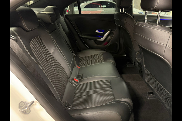 Mercedes-Benz CLA-Klasse CLA180 Business Solution Luxury AUT SFEERVERLICHTING NAVIGATIE STOELVERWARMING CAMERA CRUISE KEYLESS