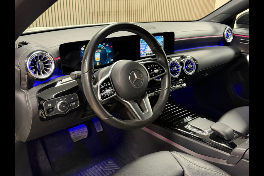 Mercedes-Benz CLA-Klasse CLA180 Business Solution Luxury AUT SFEERVERLICHTING NAVIGATIE STOELVERWARMING CAMERA CRUISE KEYLESS