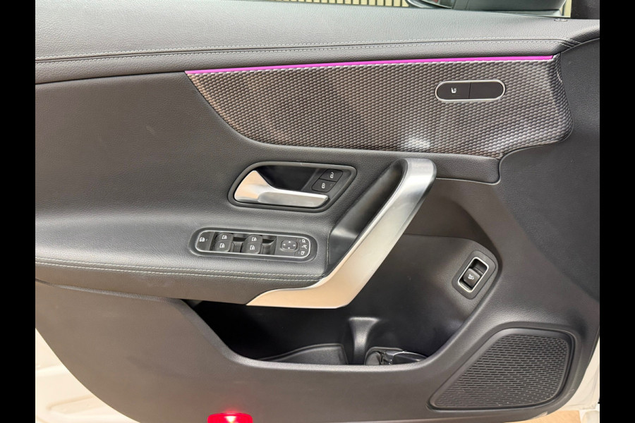 Mercedes-Benz CLA-Klasse CLA180 Business Solution Luxury AUT SFEERVERLICHTING NAVIGATIE STOELVERWARMING CAMERA CRUISE KEYLESS