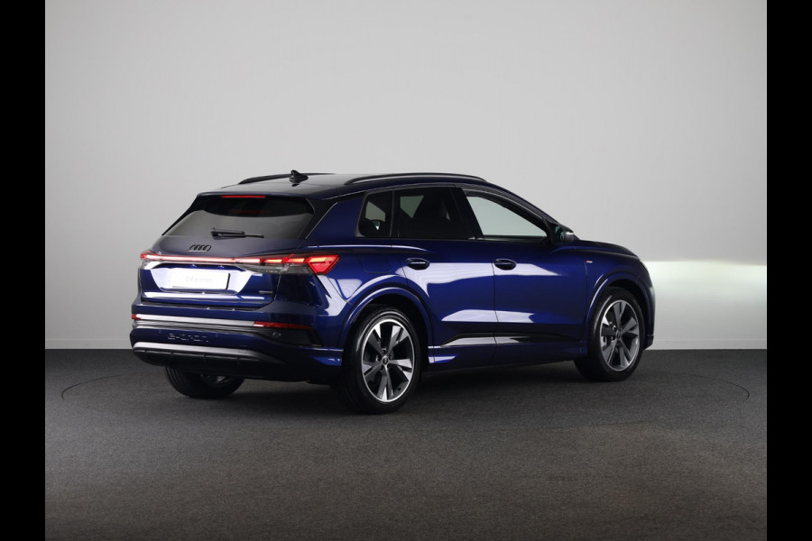 Audi Q4 e-tron 45 S edition Competition 82 kWh 286 pk | Assistentiepakket plus | Comfortpakket plus | Glazen panoramadak | Ambient lichtpakket |