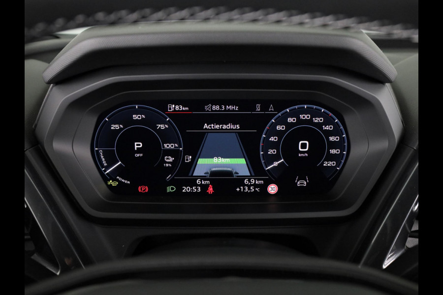 Audi Q4 e-tron 45 S edition Competition 82 kWh 286 pk | Assistentiepakket plus | Comfortpakket plus | Glazen panoramadak | Ambient lichtpakket |