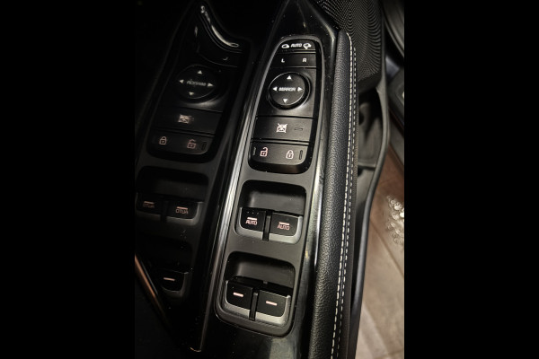 Kia e-Niro ExecutiveLine 64 kWh leer | navi | adaptive cruise | stuur- en stoelverw