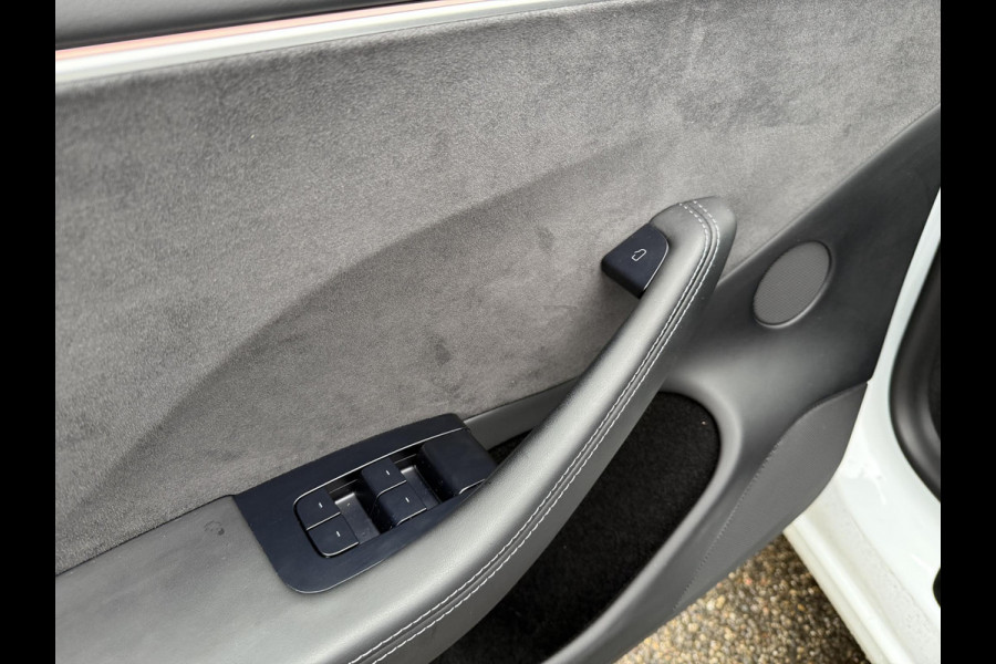 Tesla Model 3 Premium Long Range AWD 78 kWh ORGINELE AFN. TREKHAAK TESLA| AUTOPILOT| STOELVENTILATIE + VERWARMING| VOLLEDIGE TESLA GARANTIE T/M 01/2028 OF 80.000KM| DE HOOGVOLTACCU EN AANDRIJFLIJN TOT 2032 of 192.000KM |