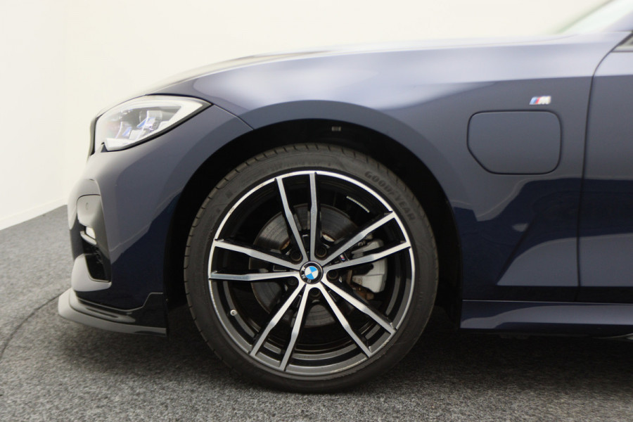 BMW 3-serie 320e Business Edition Plus M Sport Laser LED, Leer, Schuif-/kanteldak, Apple Carplay, Trekhaak elektr., 19"