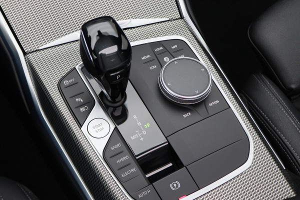 BMW 3-serie 320e Business Edition Plus M Sport Laser LED, Leer, Schuif-/kanteldak, Apple Carplay, Trekhaak elektr., 19"