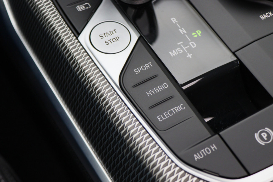 BMW 3-serie 320e Business Edition Plus M Sport Laser LED, Leer, Schuif-/kanteldak, Apple Carplay, Trekhaak elektr., 19"