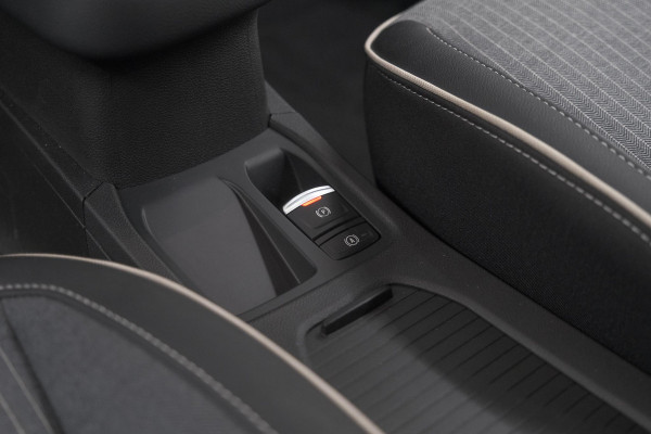 Renault Clio 1.6 E-Tech Full Hybrid 145 techno | 360 Camera | Adaptieve Cruise Control | Dodehoekdetectie | 9.3 Inch Groot Scherm