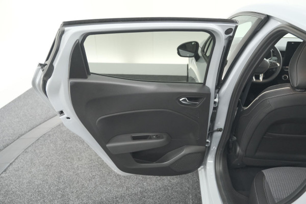 Renault Clio 1.6 E-Tech Full Hybrid 145 techno | 360 Camera | Adaptieve Cruise Control | Dodehoekdetectie | 9.3 Inch Groot Scherm