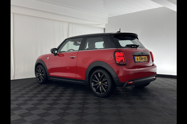 MINI Mini Electric Charged 33 kWh [ 3-Fase ] {SOH-100%} (INCL-BTW) *HEAD-UP | HARMAN/KARDON-AUDIO | LEATHER-ALCANTARA | MATRIX-LED | CAMERA | KEYLESS | NAVI-FULLMAP | DAB+ | ECC | HEATED-SPORT-SEATS | DIGI-COCKPIT | PDC | CRUISE | 17"ALU*