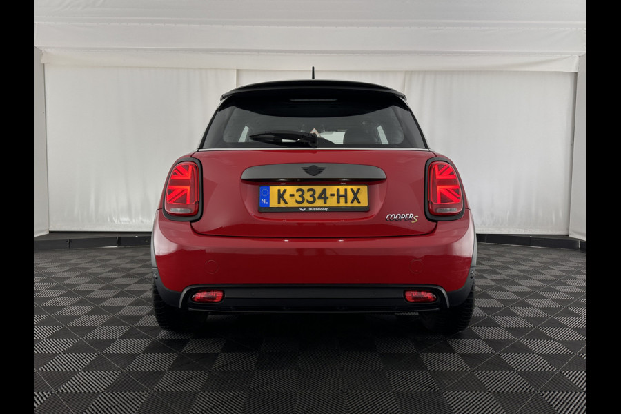 MINI Mini Electric Charged 33 kWh [ 3-Fase ] {SOH-100%} (INCL-BTW) *HEAD-UP | HARMAN/KARDON-AUDIO | LEATHER-ALCANTARA | MATRIX-LED | CAMERA | KEYLESS | NAVI-FULLMAP | DAB+ | ECC | HEATED-SPORT-SEATS | DIGI-COCKPIT | PDC | CRUISE | 17"ALU*