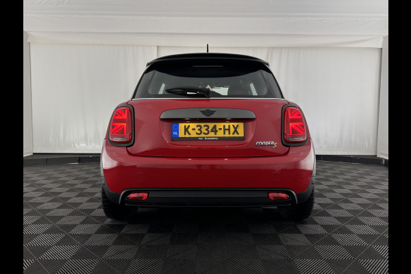 MINI Mini Electric Charged 33 kWh [ 3-Fase ] {SOH-100%} (INCL-BTW) *HEAD-UP | HARMAN/KARDON-AUDIO | LEATHER-ALCANTARA | MATRIX-LED | CAMERA | KEYLESS | NAVI-FULLMAP | DAB+ | ECC | HEATED-SPORT-SEATS | DIGI-COCKPIT | PDC | CRUISE | 17"ALU*
