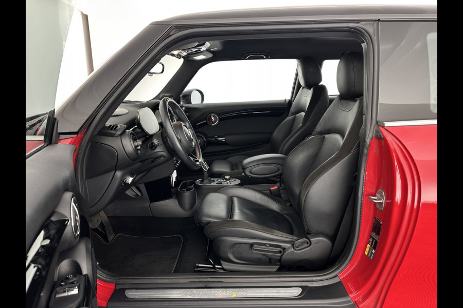 MINI Mini Electric Charged 33 kWh [ 3-Fase ] {SOH-100%} (INCL-BTW) *HEAD-UP | HARMAN/KARDON-AUDIO | LEATHER-ALCANTARA | MATRIX-LED | CAMERA | KEYLESS | NAVI-FULLMAP | DAB+ | ECC | HEATED-SPORT-SEATS | DIGI-COCKPIT | PDC | CRUISE | 17"ALU*