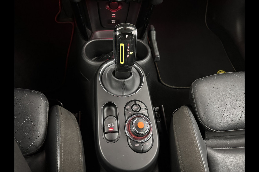 MINI Mini Electric Charged 33 kWh [ 3-Fase ] {SOH-100%} (INCL-BTW) *HEAD-UP | HARMAN/KARDON-AUDIO | LEATHER-ALCANTARA | MATRIX-LED | CAMERA | KEYLESS | NAVI-FULLMAP | DAB+ | ECC | HEATED-SPORT-SEATS | DIGI-COCKPIT | PDC | CRUISE | 17"ALU*