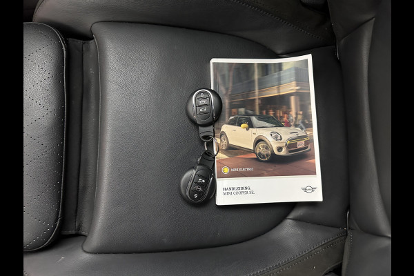 MINI Mini Electric Charged 33 kWh [ 3-Fase ] {SOH-100%} (INCL-BTW) *HEAD-UP | HARMAN/KARDON-AUDIO | LEATHER-ALCANTARA | MATRIX-LED | CAMERA | KEYLESS | NAVI-FULLMAP | DAB+ | ECC | HEATED-SPORT-SEATS | DIGI-COCKPIT | PDC | CRUISE | 17"ALU*