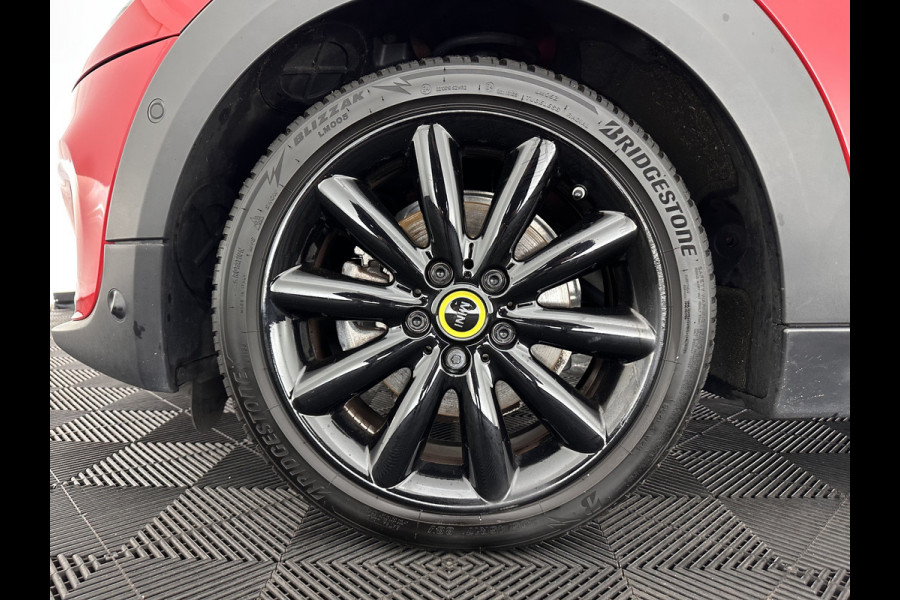 MINI Mini Electric Charged 33 kWh [ 3-Fase ] {SOH-100%} (INCL-BTW) *HEAD-UP | HARMAN/KARDON-AUDIO | LEATHER-ALCANTARA | MATRIX-LED | CAMERA | KEYLESS | NAVI-FULLMAP | DAB+ | ECC | HEATED-SPORT-SEATS | DIGI-COCKPIT | PDC | CRUISE | 17"ALU*