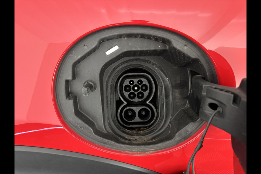 MINI Mini Electric Charged 33 kWh [ 3-Fase ] {SOH-100%} (INCL-BTW) *HEAD-UP | HARMAN/KARDON-AUDIO | LEATHER-ALCANTARA | MATRIX-LED | CAMERA | KEYLESS | NAVI-FULLMAP | DAB+ | ECC | HEATED-SPORT-SEATS | DIGI-COCKPIT | PDC | CRUISE | 17"ALU*