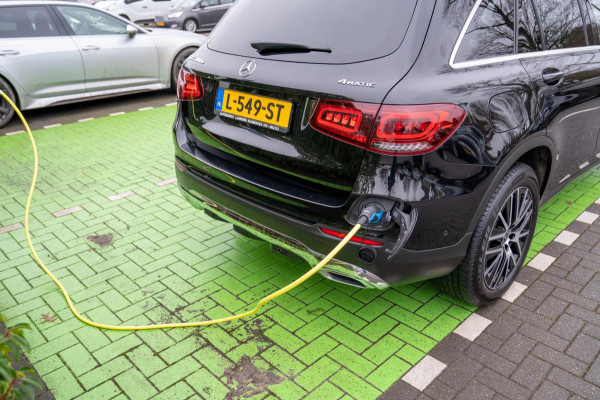 Mercedes-Benz GLC 300e 4MATIC Plug-in Business Solution|Prijs rijklaar incl 12 mnd garantie|Leder+Memory Blindspot Navi