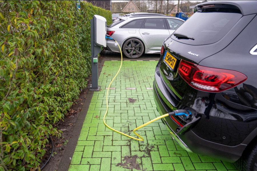 Mercedes-Benz GLC 300e 4MATIC Plug-in Business Solution|Prijs rijklaar incl 12 mnd garantie|Leder+Memory Blindspot Navi