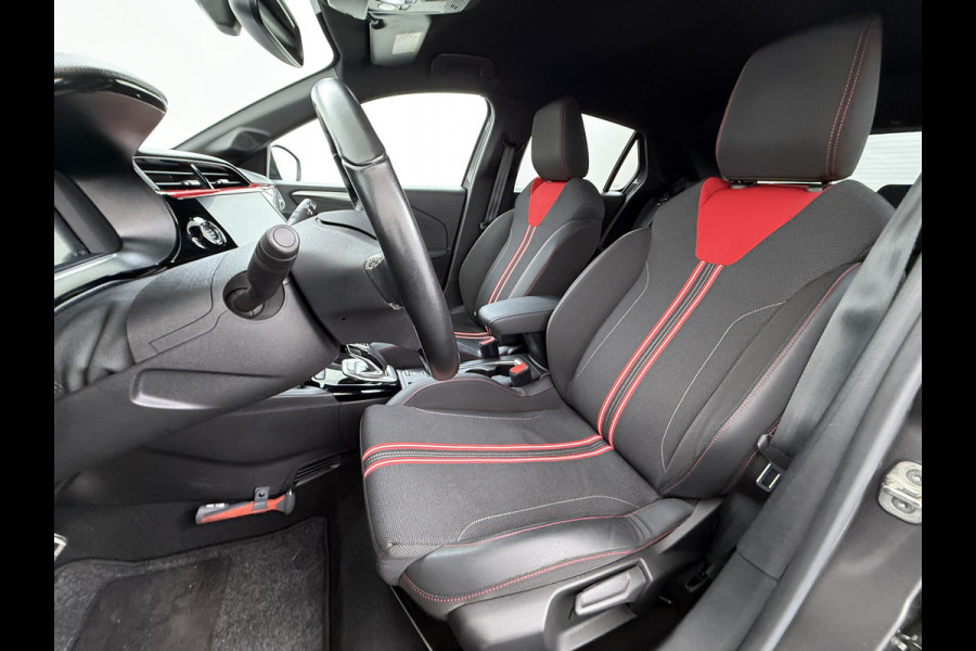 Opel CORSA-E GS Line 50kWh Apple Carplay Android Auto Stoel+Stuurverwarming Navi Ecc Cruise Control SOH 88% Lmv Privacy Glas Led Keyless Regen-Lichtsensor Sportstoelen Verkeersbord detectie Origineel Nederlandse Auto in de sportieve GS uitvoering
