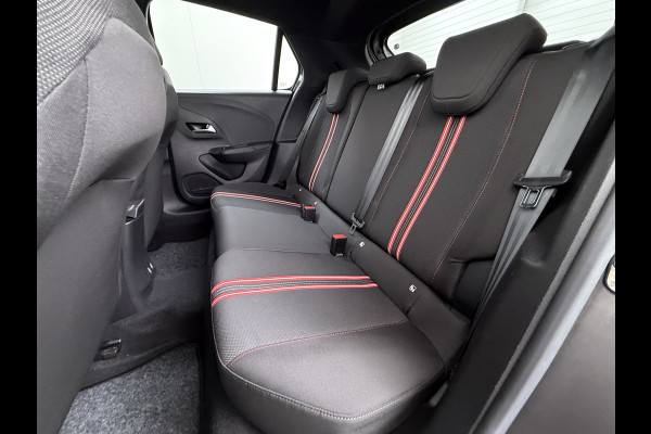 Opel CORSA-E GS Line 50kWh Apple Carplay Android Auto Stoel+Stuurverwarming Navi Ecc Cruise Control SOH 88% Lmv Privacy Glas Led Keyless Regen-Lichtsensor Sportstoelen Verkeersbord detectie Origineel Nederlandse Auto in de sportieve GS uitvoering
