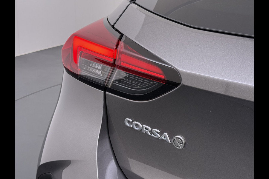 Opel CORSA-E GS Line 50kWh Apple Carplay Android Auto Stoel+Stuurverwarming Navi Ecc Cruise Control SOH 88% Lmv Privacy Glas Led Keyless Regen-Lichtsensor Sportstoelen Verkeersbord detectie Origineel Nederlandse Auto in de sportieve GS uitvoering