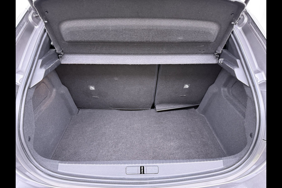 Opel CORSA-E GS Line 50kWh Apple Carplay Android Auto Stoel+Stuurverwarming Navi Ecc Cruise Control SOH 88% Lmv Privacy Glas Led Keyless Regen-Lichtsensor Sportstoelen Verkeersbord detectie Origineel Nederlandse Auto in de sportieve GS uitvoering