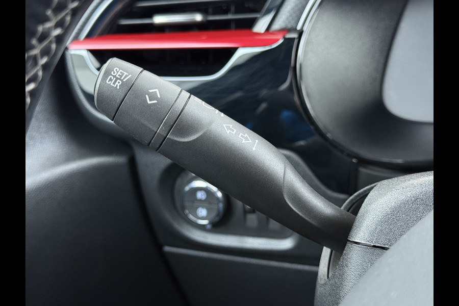 Opel CORSA-E GS Line 50kWh Apple Carplay Android Auto Stoel+Stuurverwarming Navi Ecc Cruise Control SOH 88% Lmv Privacy Glas Led Keyless Regen-Lichtsensor Sportstoelen Verkeersbord detectie Origineel Nederlandse Auto in de sportieve GS uitvoering