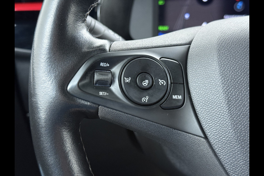 Opel CORSA-E GS Line 50kWh Apple Carplay Android Auto Stoel+Stuurverwarming Navi Ecc Cruise Control SOH 88% Lmv Privacy Glas Led Keyless Regen-Lichtsensor Sportstoelen Verkeersbord detectie Origineel Nederlandse Auto in de sportieve GS uitvoering
