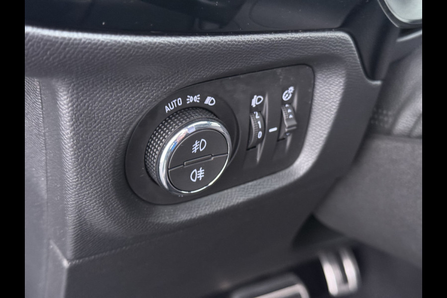 Opel CORSA-E GS Line 50kWh Apple Carplay Android Auto Stoel+Stuurverwarming Navi Ecc Cruise Control SOH 88% Lmv Privacy Glas Led Keyless Regen-Lichtsensor Sportstoelen Verkeersbord detectie Origineel Nederlandse Auto in de sportieve GS uitvoering